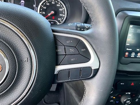 Used 2019 Jeep Renegade Latitude image 20