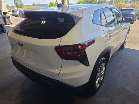 Used 2024 Chevrolet Trax LS w/ Driver Confidence Package FWD image 3