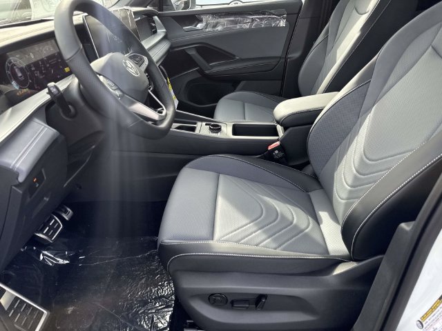 New 2026 Volkswagen Tiguan SE R-Line FWD image 15