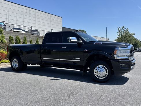 Used 2019 RAM 3500 Limited w/ Max Tow Package AWD/4WD image 2