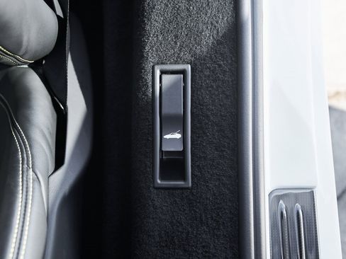 Used 2023 Ferrari SF90 Stradale image 42