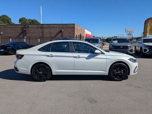 New 2026 Volkswagen Jetta SE image 2