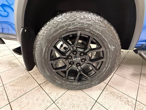 Used 2023 Chevrolet Colorado Trail Boss w/ LPO, Dark Essentials Package AWD/4WD image 15