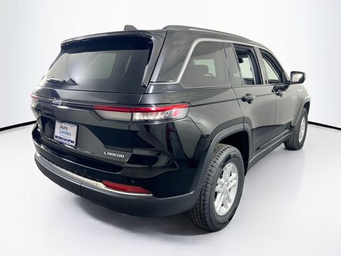Used 2023 Jeep Grand Cherokee Laredo AWD/4WD image 5