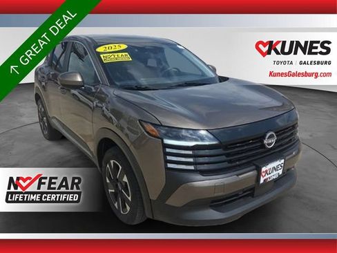 Used 2025 Nissan Kicks SV AWD/4WD image 1