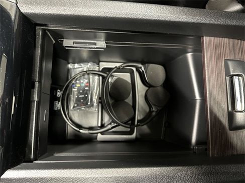 Used 2022 Honda Pilot Black Edition image 43