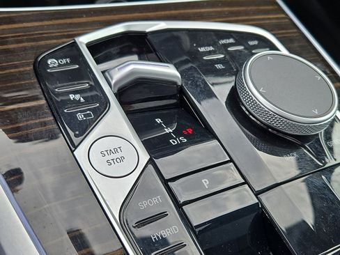 Used 2025 BMW X5 xDrive50e image 15