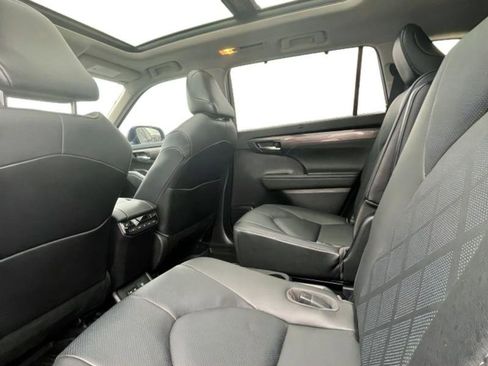 Used 2021 Toyota Highlander Platinum image 8
