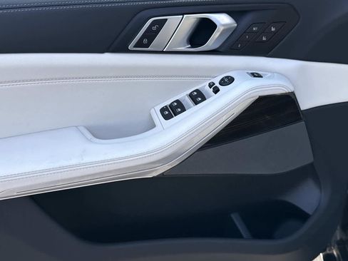 Used 2025 BMW X5 xDrive40i w/ Executive Package image 27