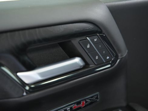 Used 2024 GMC Sierra 1500 AT4X image 28