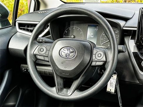 Certified 2025 Toyota Corolla LE image 27
