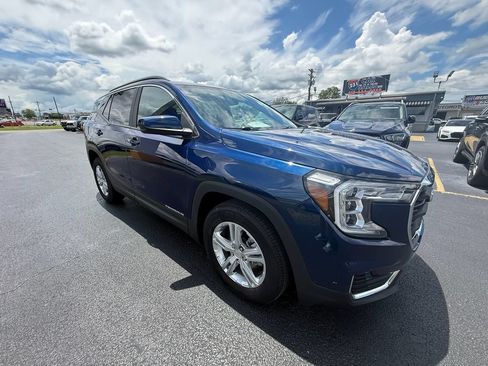 Used 2022 GMC Terrain SLE w/ Driver Convenience Package FWD image 1