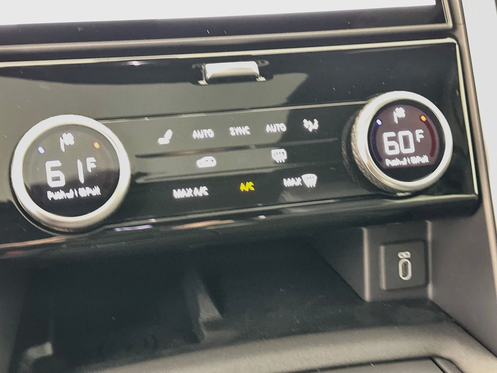 New 2026 Land Rover Discovery S AWD/4WD image 27