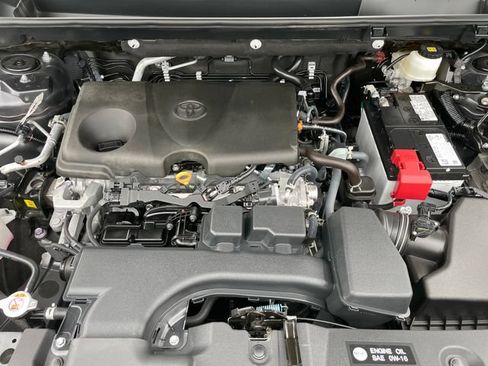 Used 2025 Toyota RAV4 XLE FWD image 32