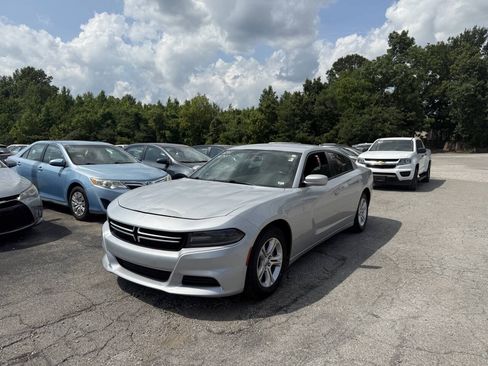 Used 2021 Dodge Charger SXT w/ Leather Interior Group RWD image 2