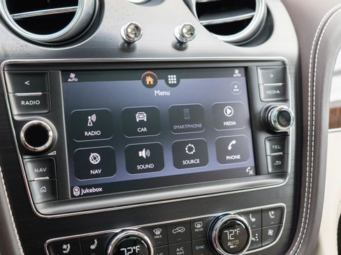 Used 2017 Bentley Bentayga image 20