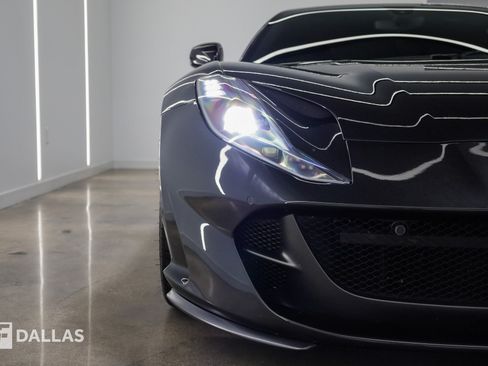 Used 2018 Ferrari 812 Superfast RWD image 4