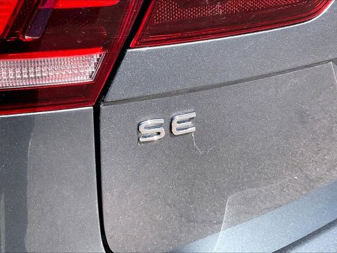 Used 2024 Volkswagen Tiguan SE image 10
