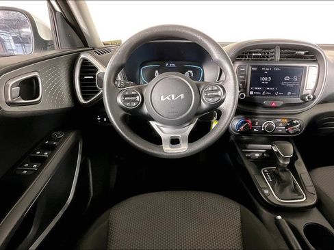 Used 2024 Kia Soul LX w/ Option Group 015 FWD image 4