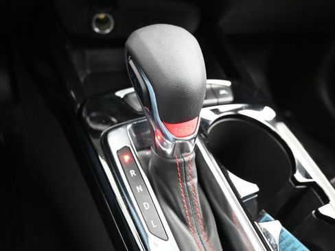 Used 2025 Chevrolet Trax RS FWD image 21