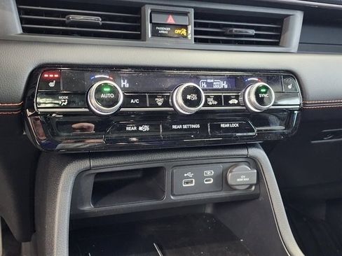 Used 2023 Honda Pilot TrailSport image 11