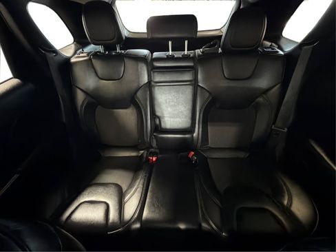 Used 2019 Jeep Cherokee Latitude Plus w/ Cold Weather Group AWD/4WD image 18