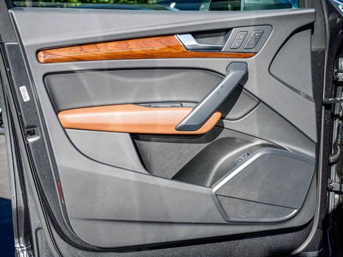 Used 2023 Audi Q5 2.0T Premium w/ Convenience Package image 19