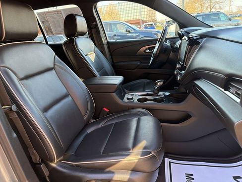 Used 2023 Chevrolet Traverse Premier image 12