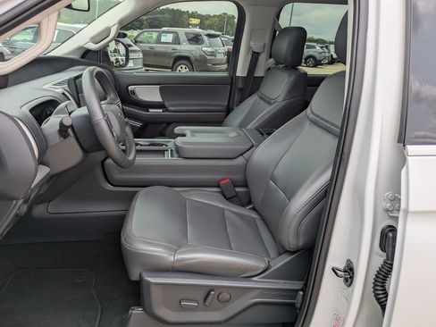 Used 2025 Ford Expedition Active AWD/4WD image 7