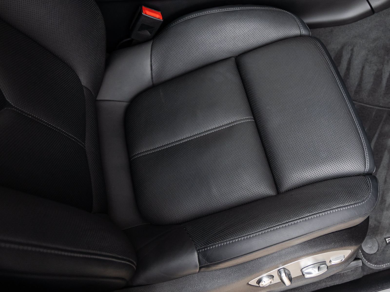 Certified 2019 Porsche Macan S AWD/4WD image 44