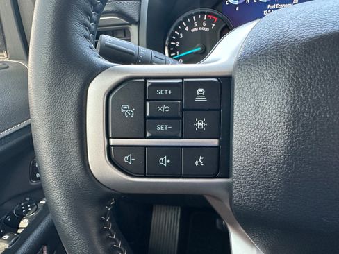 Used 2024 Ford Expedition XLT AWD/4WD image 24