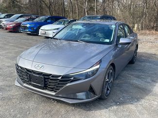 Used 2023 Hyundai Elantra Limited w/ Preferred Accessory Package video 1