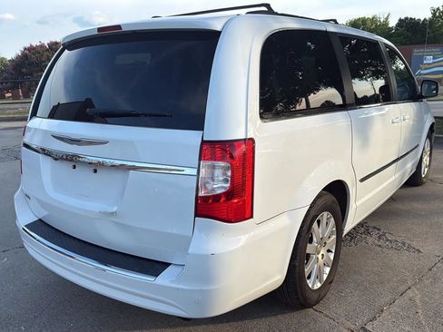 Used 2015 Chrysler Town & Country Touring FWD image 5