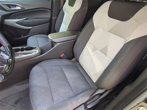 Used 2024 Chevrolet Trax RS w/ Sunroof Package image 11