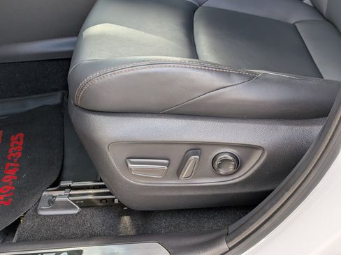 Certified 2024 Toyota Venza XLE AWD/4WD image 15
