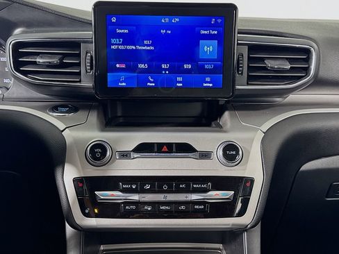 Used 2022 Ford Explorer XLT w/ Equipment Group 202A image 16