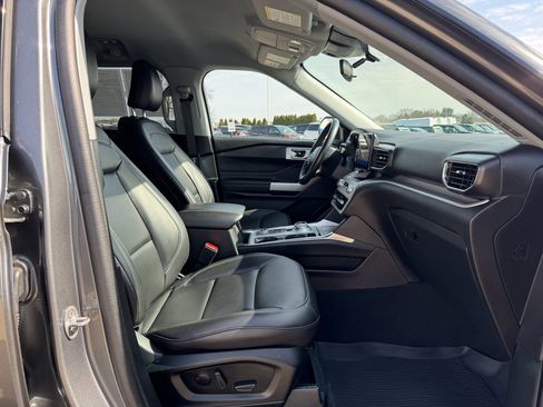 Used 2023 Ford Explorer XLT w/ Equipment Group 202A image 13