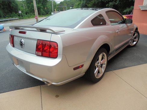 Used 2009 Ford Mustang GT RWD image 18