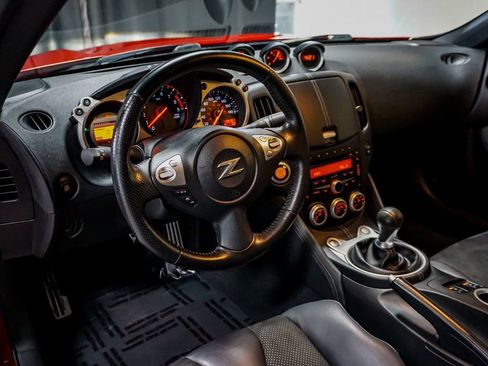 Used 2010 Nissan 370Z Touring image 10