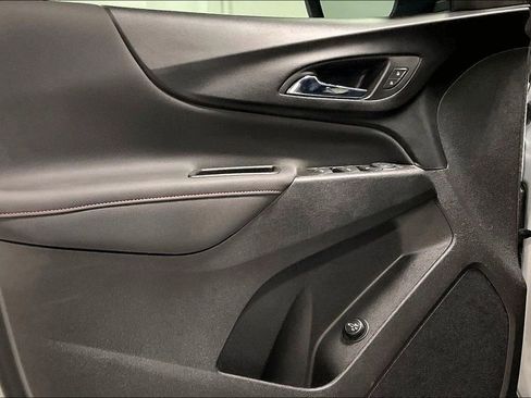 Used 2022 Chevrolet Equinox RS w/ RS Leather Package FWD image 21