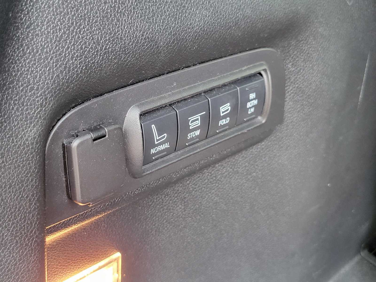 Used 2018 Ford Explorer Limited w/ Equipment Group 301A AWD/4WD image 32