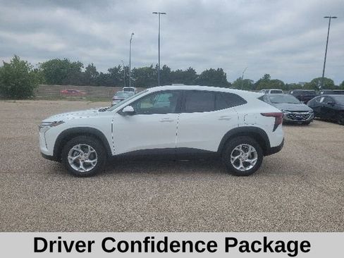 New 2026 Chevrolet Trax LS FWD image 3