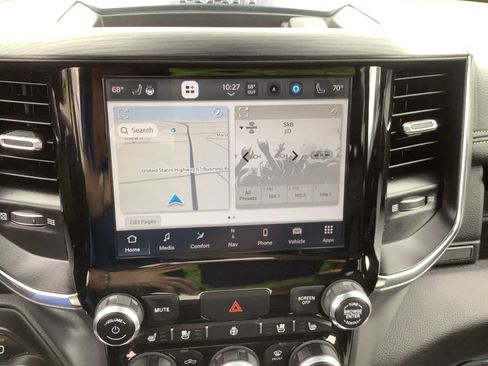 Used 2024 RAM 1500 Laramie image 15