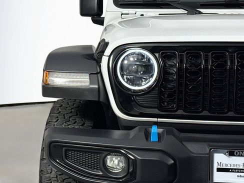 Used 2024 Jeep Wrangler Willys image 13
