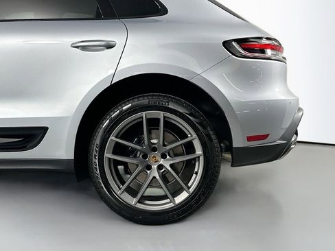 Certified 2025 Porsche Macan image 12