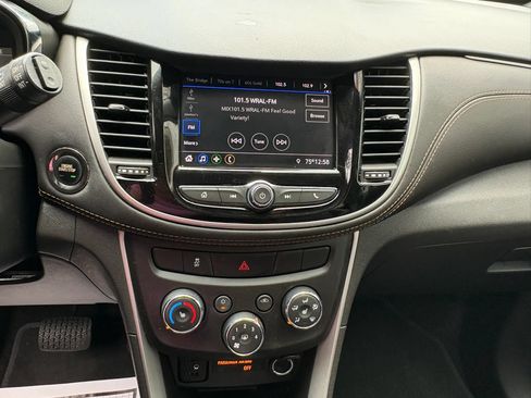 Used 2021 Chevrolet Trax LT w/ Premium Seat Package AWD/4WD image 34