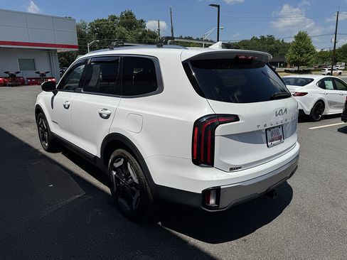 Used 2023 Kia Telluride EX w/ EX Captain's Chair Package AWD/4WD image 7