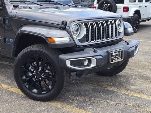 Used 2025 Jeep Wrangler Unlimited Sahara w/ Safety Group AWD/4WD image 2