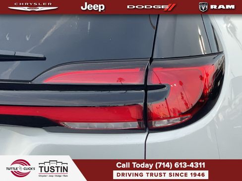New 2026 Chrysler Pacifica Select FWD image 9