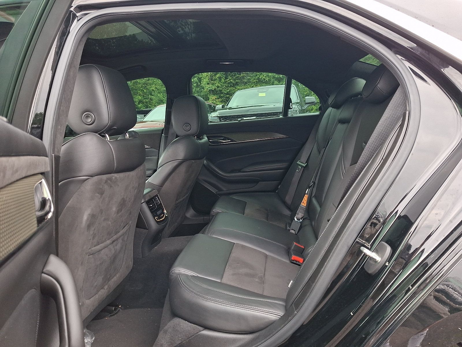 Used 2019 Cadillac CTS V w/ Luxury Package RWD image 10